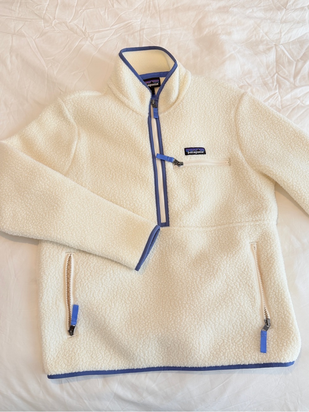 Patagonia women Cream Sherpa Pullover with Blue Trim